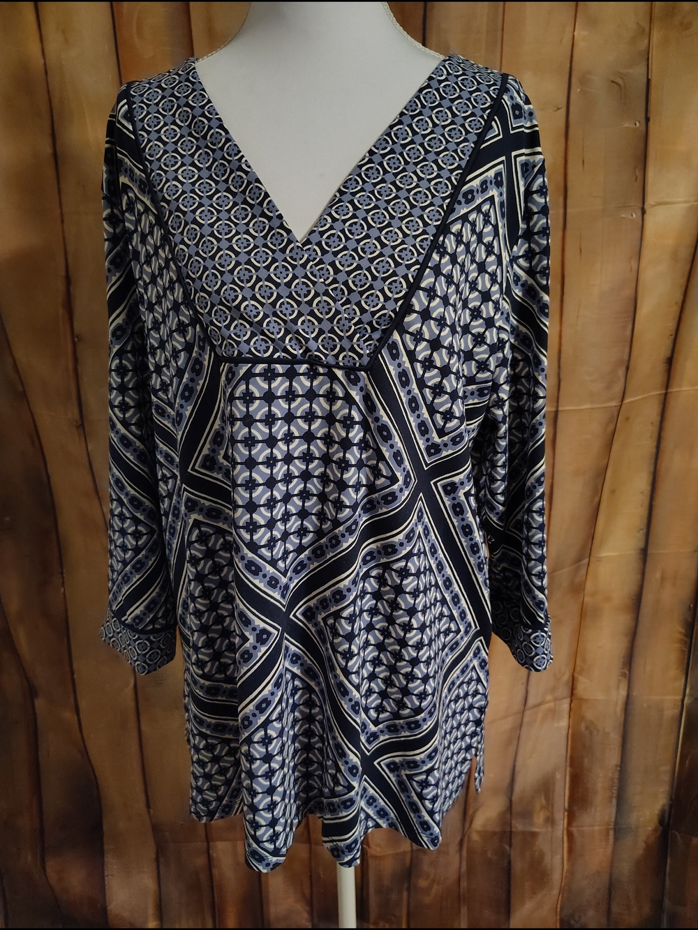 Charter Club Navy and White V-Neck Geometric Tunic Size L